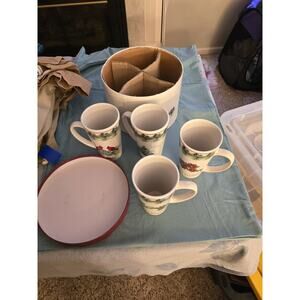 4 Holiday Glasses In Hatbox Christmas Cardinals Trees Holly